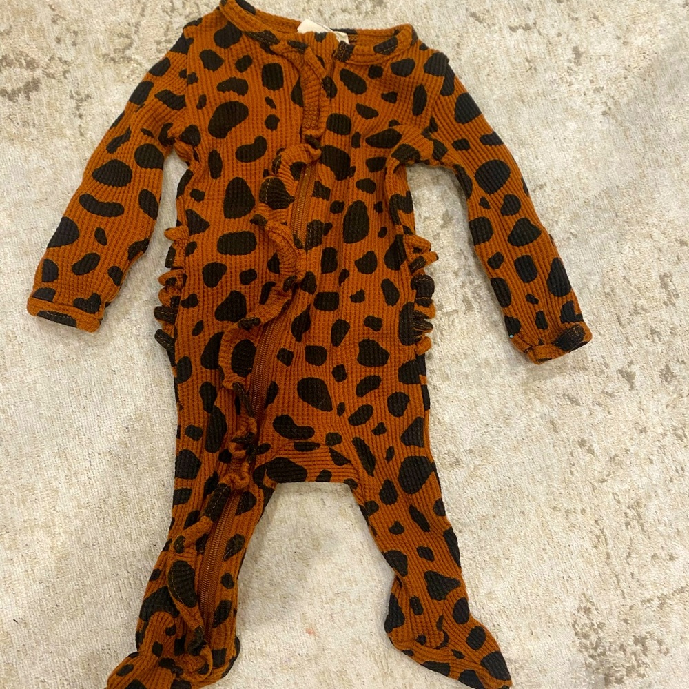 SpearmintLOVE Ruffle baby sleeper
